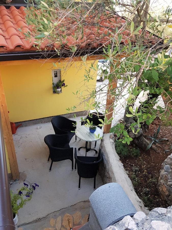 Apartmani Ljerka Malinska Buitenkant foto