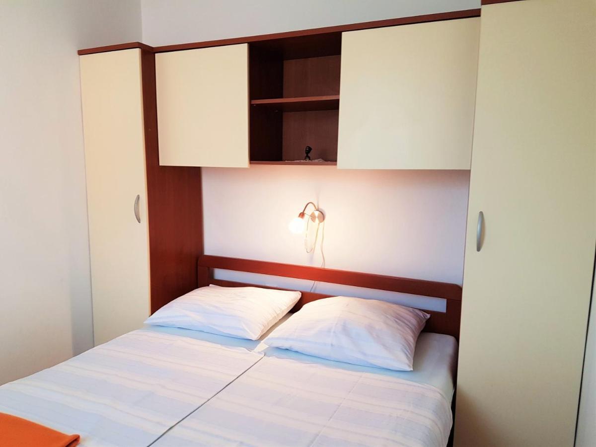 Apartmani Ljerka Malinska Buitenkant foto